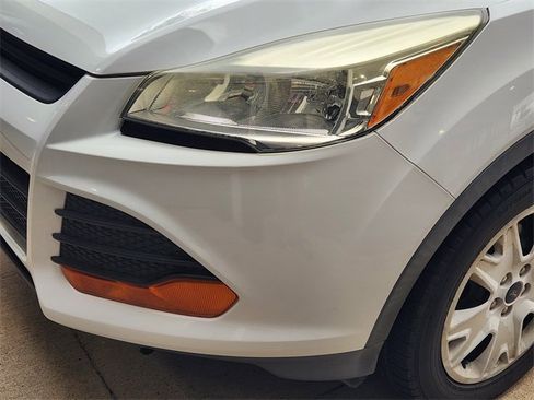 Used 2015 Ford Escape S FWD image 7