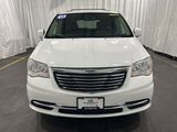 Used 2015 Chrysler Town & Country Touring image 6