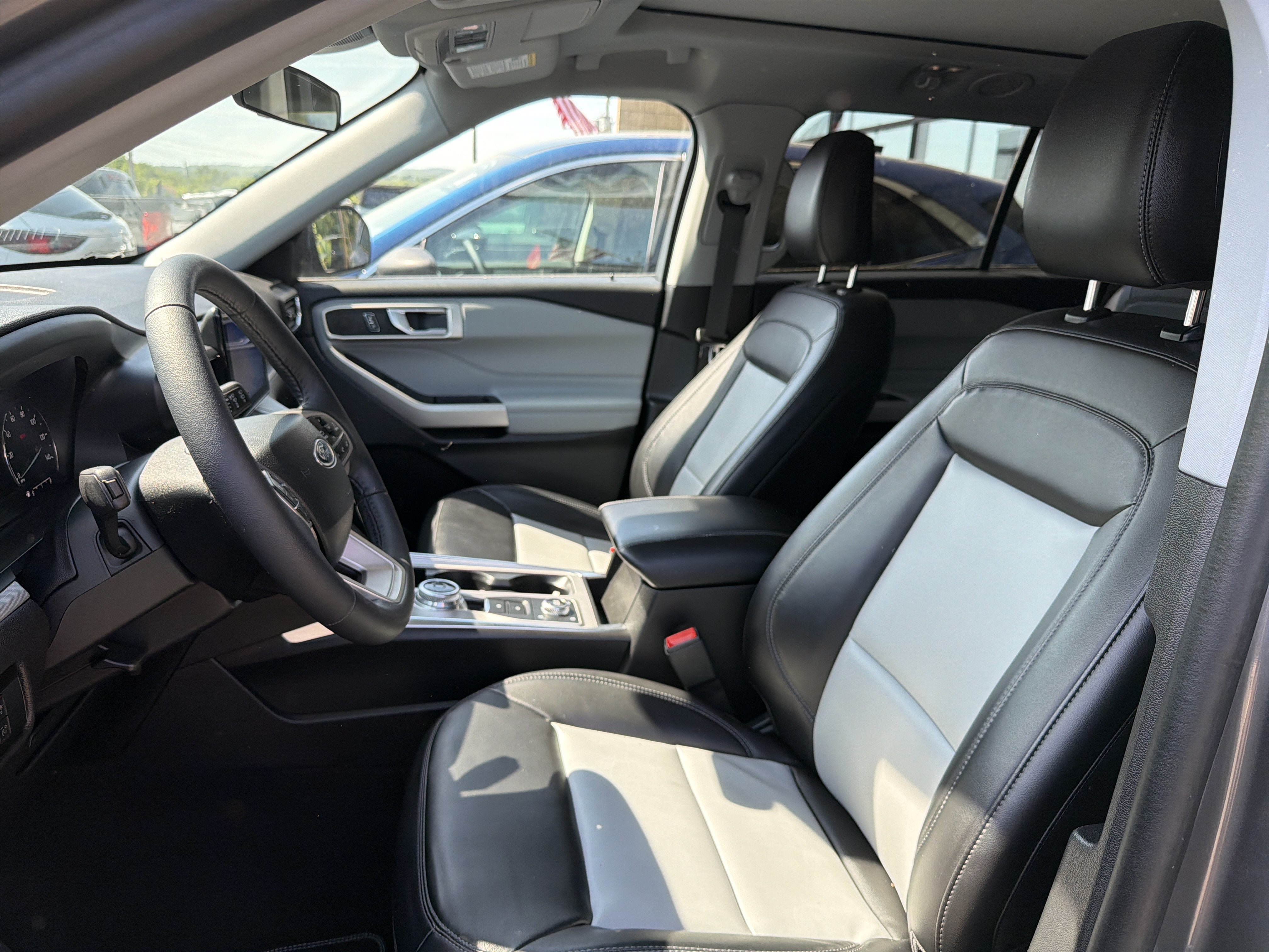 Used 2023 Ford Explorer XLT w/ Equipment Group 202A AWD/4WD image 7