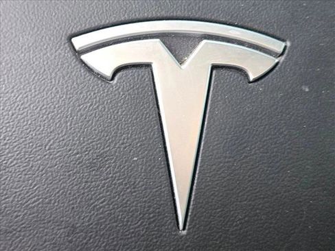 Used 2022 Tesla Model Y Performance image 14