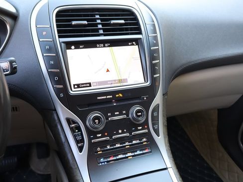 Used 2019 Lincoln Nautilus Reserve FWD image 7