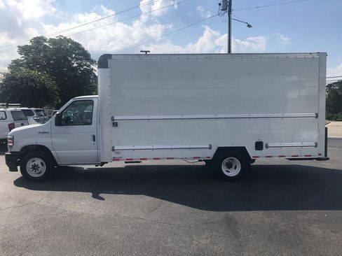 Used 2022 Ford E-350 and Econoline 350 Super Duty RWD image 2