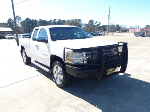 Used 2011 Chevrolet Silverado 1500 LT w/ Regional Value Package AWD/4WD image 4