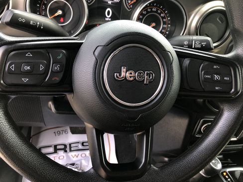 Used 2018 Jeep Wrangler Sport AWD/4WD image 11