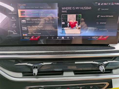 New 2026 BMW X6 xDrive40i w/ Climate Comfort Package image 23