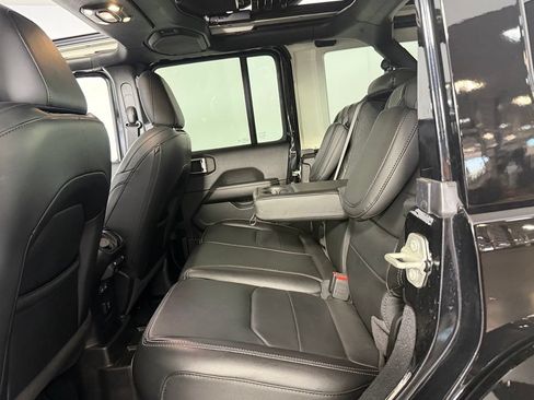 Used 2023 Jeep Wrangler Unlimited Sahara w/ Safety Group AWD/4WD image 28