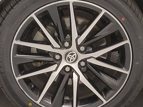 Used 2021 Toyota Camry SE FWD image 31