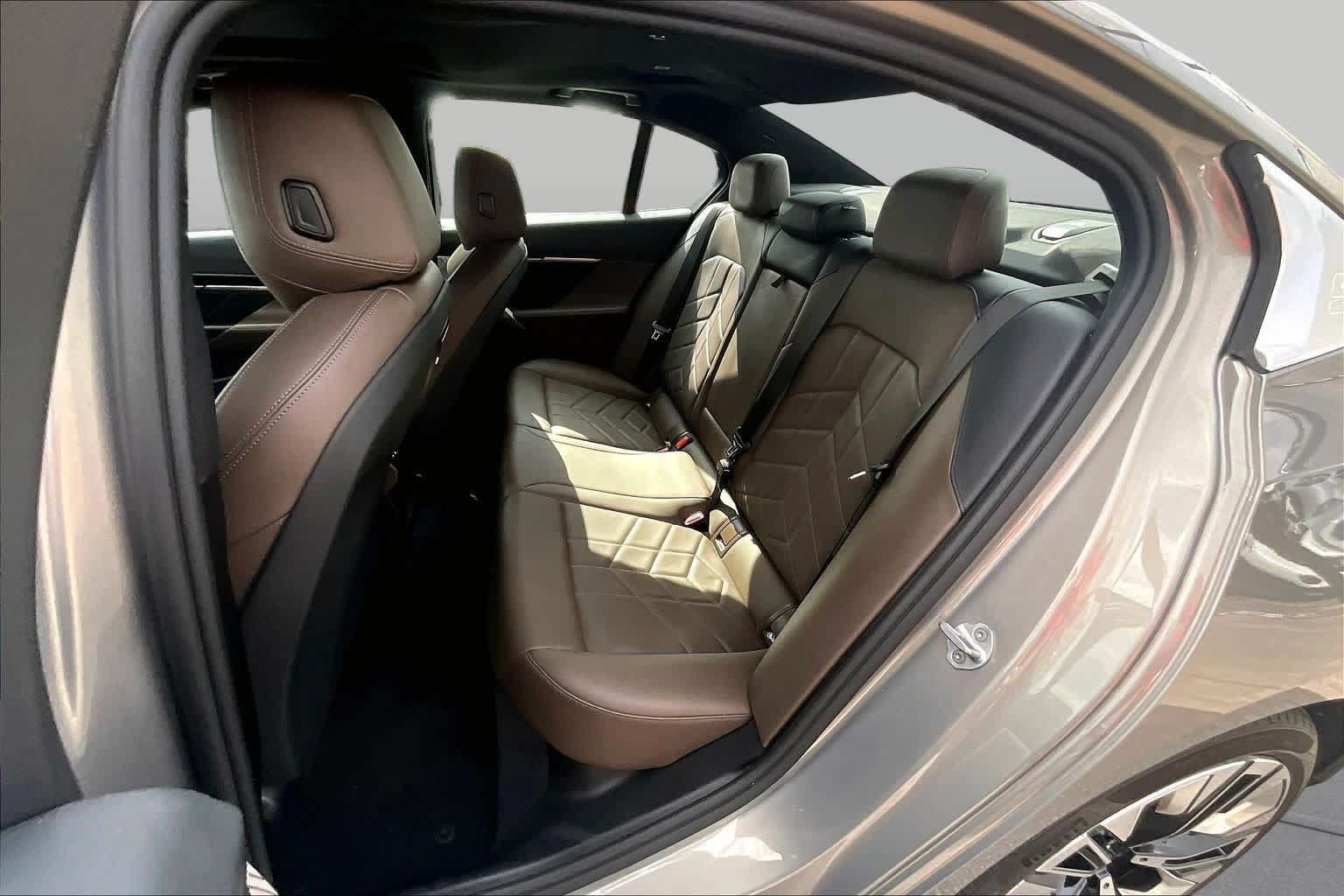 Used 2025 BMW 530i w/ Premium Package RWD image 21