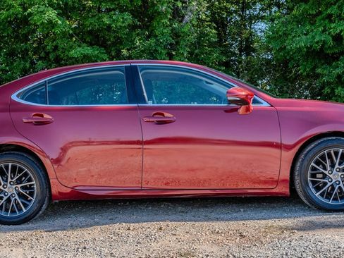 Used 2017 Lexus ES 350 w/ Luxury Package image 6