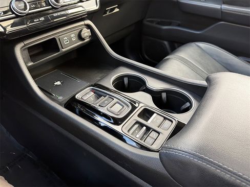 Used 2024 Honda Pilot Touring image 32