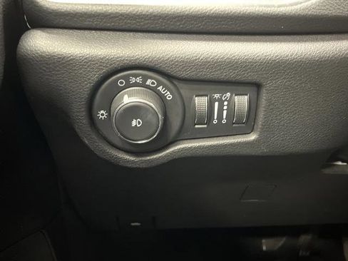 Used 2020 Chrysler Pacifica Limited w/ Advanced Safetytec Group image 25