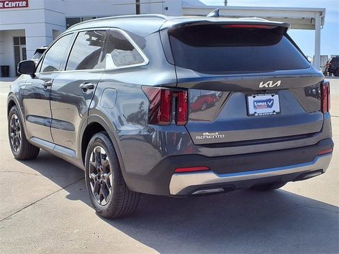 Certified 2025 Kia Sorento S image 5
