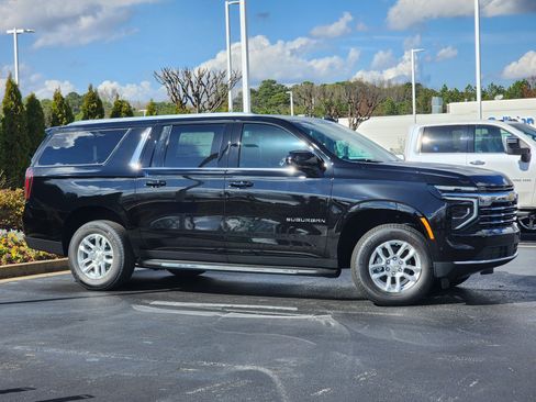 New 2026 Chevrolet Suburban LT image 3