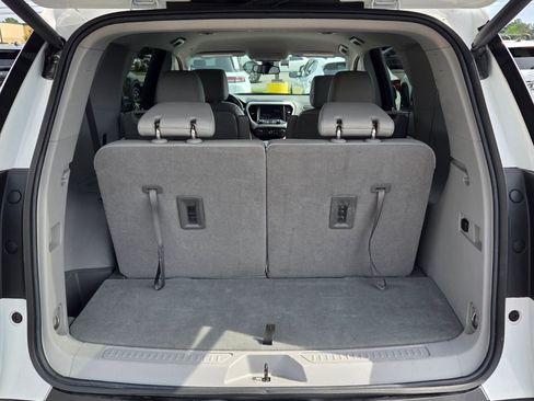 Used 2023 GMC Acadia SLT AWD/4WD image 13