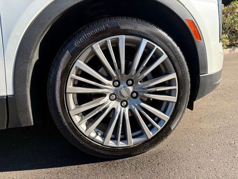 Used 2024 Cadillac XT4 Premium Luxury image 5