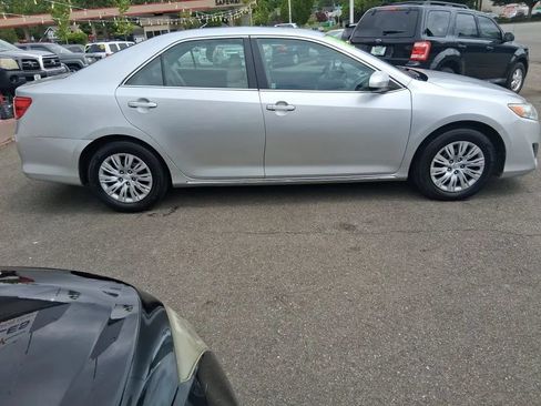 Used 2013 Toyota Camry LE FWD image 8