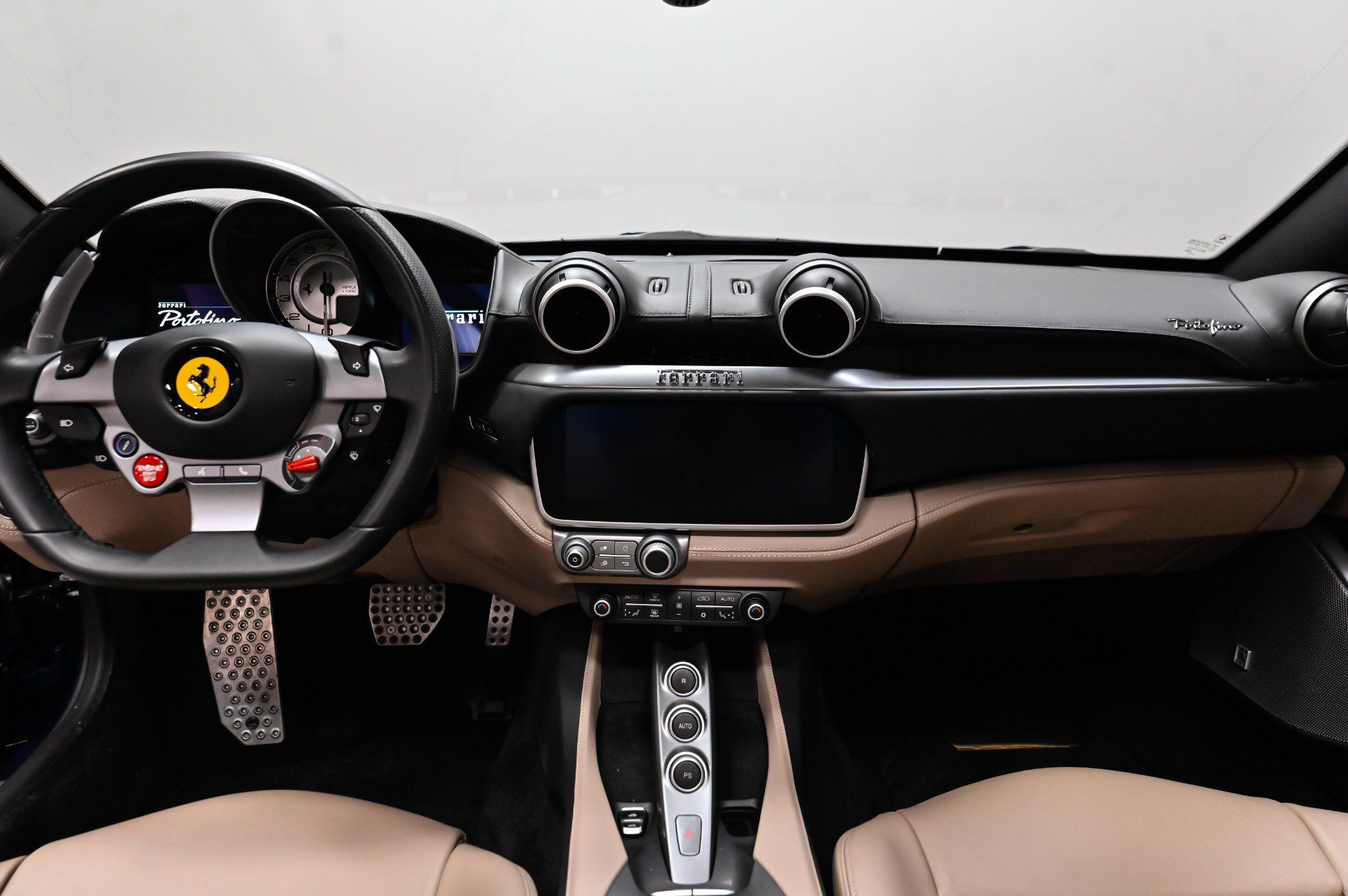 Used 2019 Ferrari Portofino RWD image 12