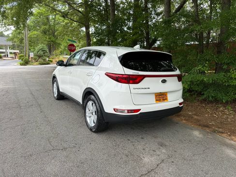 Used 2019 Kia Sportage LX FWD image 3