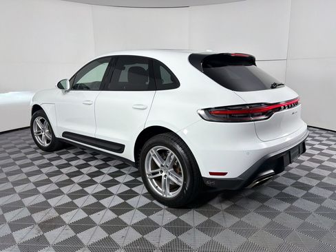 Certified 2022 Porsche Macan AWD/4WD image 3