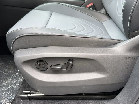 New 2026 Volkswagen Tiguan SE AWD/4WD image 16