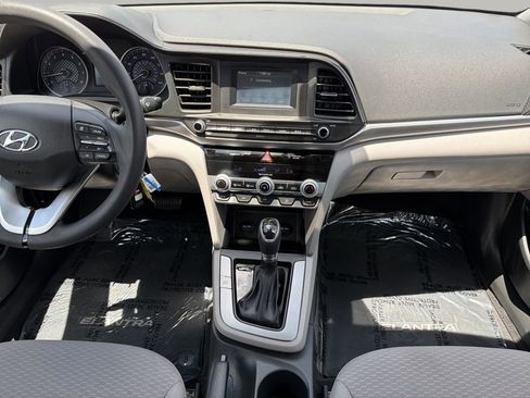 Used 2020 Hyundai Elantra SE FWD image 14