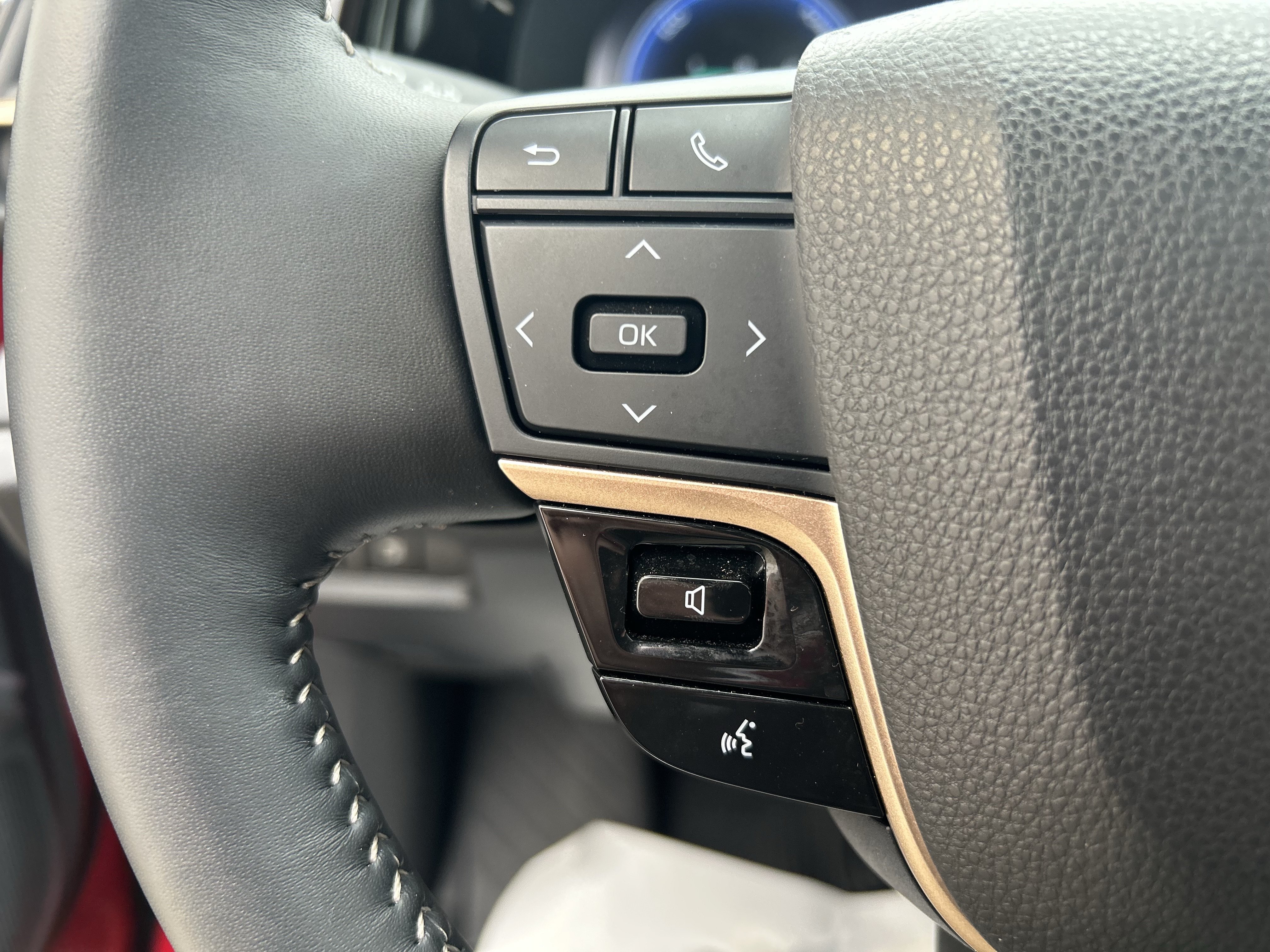 Certified 2025 Toyota Crown Signia AWD/4WD image 30