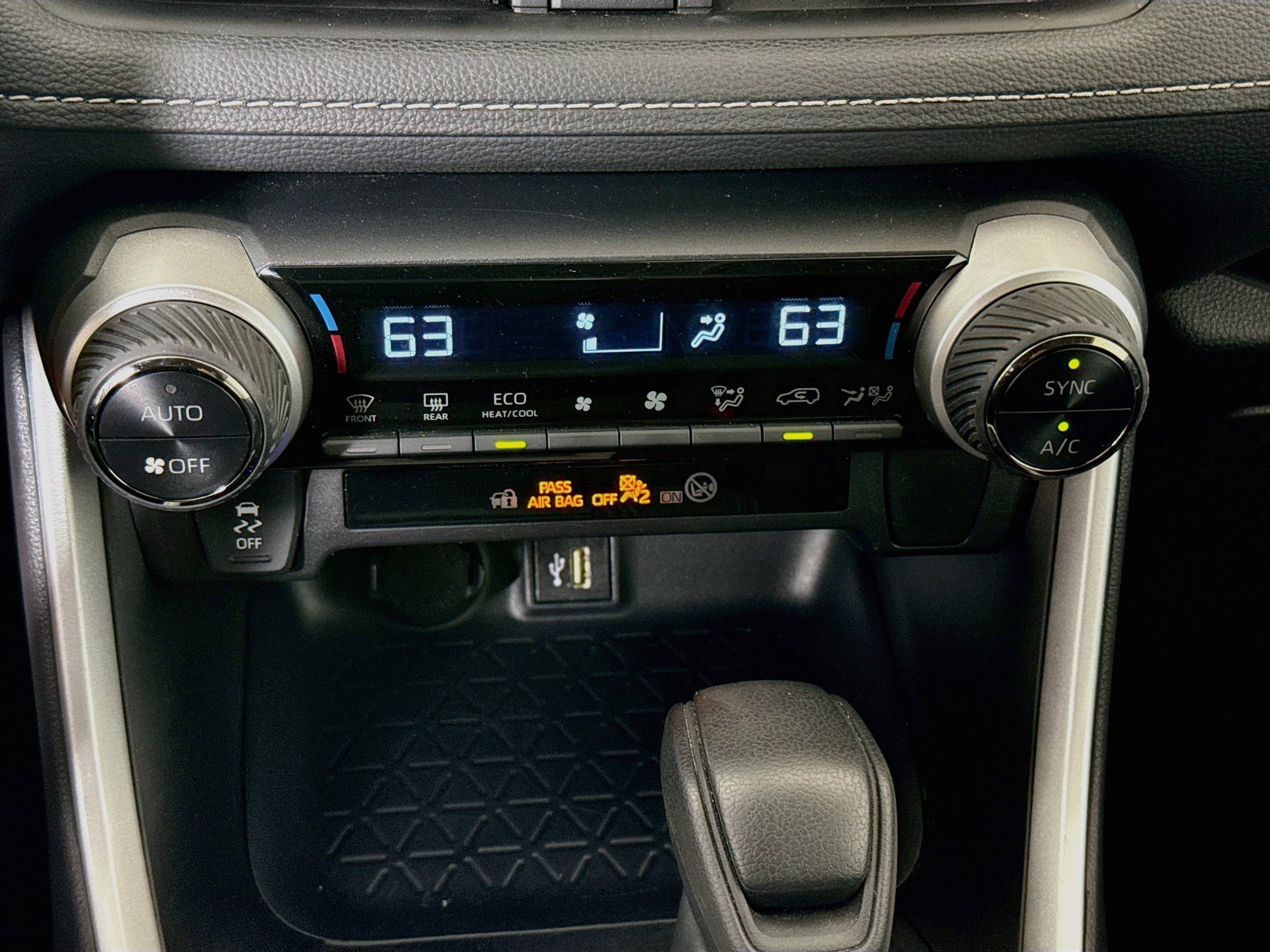 Used 2025 Toyota RAV4 LE AWD/4WD image 16