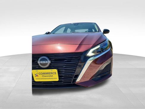 Used 2025 Nissan Altima 2.5 SV FWD image 10