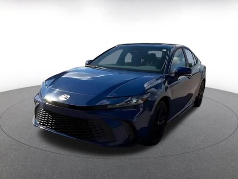 Used 2025 Toyota Camry SE FWD image 7