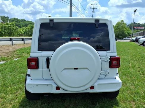 Used 2024 Jeep Wrangler Unlimited Sahara w/ Technology Group AWD/4WD image 30