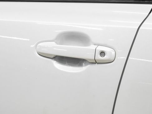 Used 2019 Toyota C-HR XLE image 47