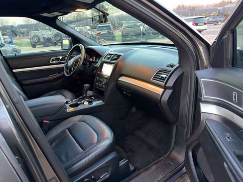 Used 2017 Ford Explorer XLT w/ Equipment Group 202A image 17