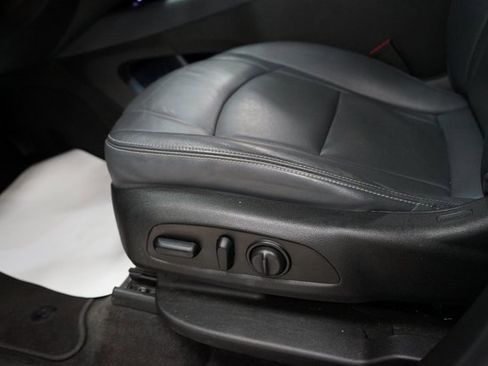 Used 2020 Buick Enclave Essence image 28