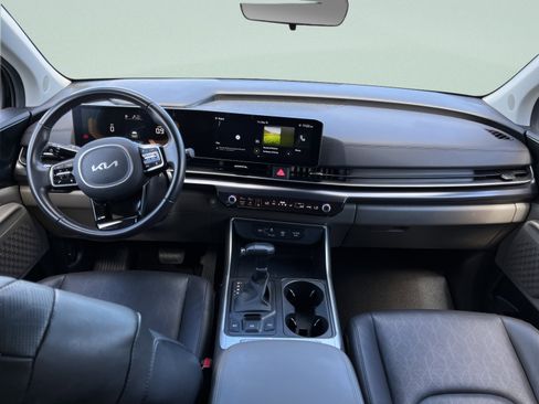 Used 2025 Kia Carnival FWD image 24