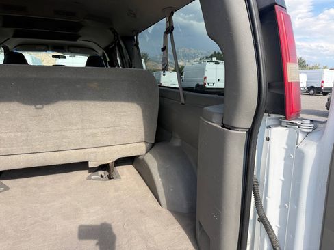 Used 2007 GMC Savana 3500 Extended Passenger w/ LT Preferred Equipment Group RWD image 28
