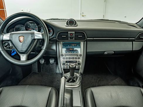 Used 2005 Porsche 911 Carrera RWD image 6