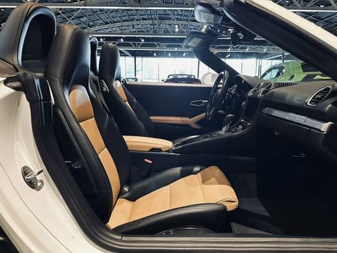 Used 2018 Porsche 718 Boxster RWD image 23