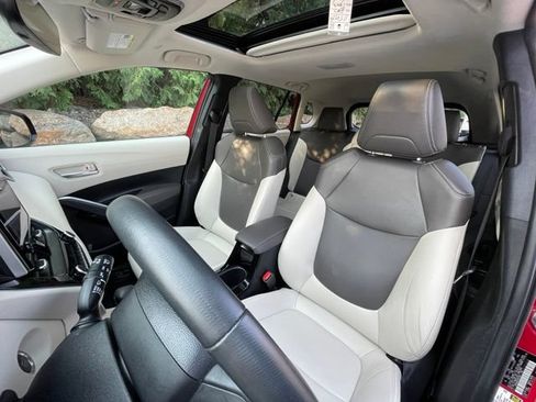 Used 2023 Toyota Corolla Cross XLE w/ Convenience Package AWD/4WD image 18
