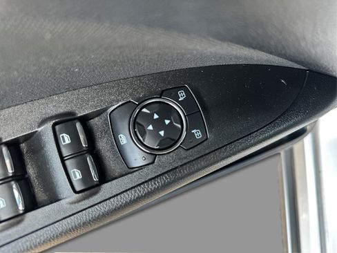 Used 2020 Ford Fusion SE FWD image 32