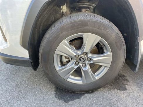 Used 2025 Toyota RAV4 XLE AWD/4WD image 22