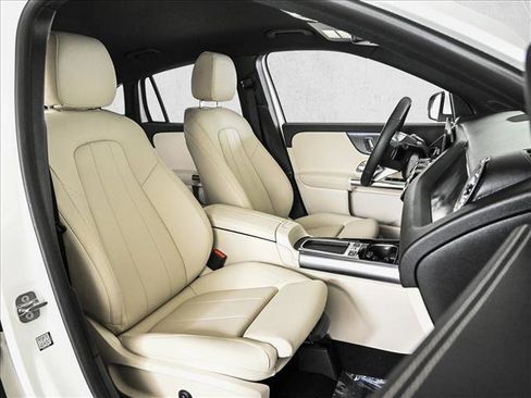 Certified 2025 Mercedes-Benz GLA 250 4MATIC image 22