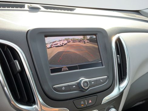 Certified 2024 Chevrolet Equinox LS w/ LS Convenience Package FWD image 17