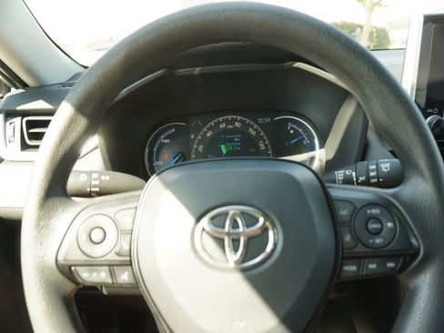 Used 2025 Toyota RAV4 XLE AWD/4WD image 23