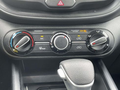 Used 2025 Kia Soul LX w/ LX Technology Package FWD image 24