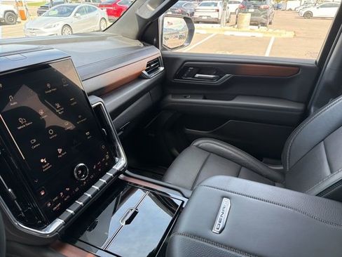 Used 2025 GMC Yukon Denali AWD/4WD image 25