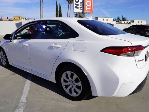 Certified 2025 Toyota Corolla LE image 5