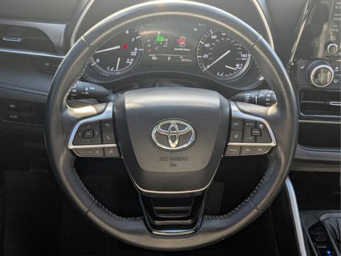 Used 2021 Toyota Highlander XLE image 35
