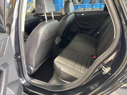 Used 2024 Volkswagen Jetta SE FWD image 9