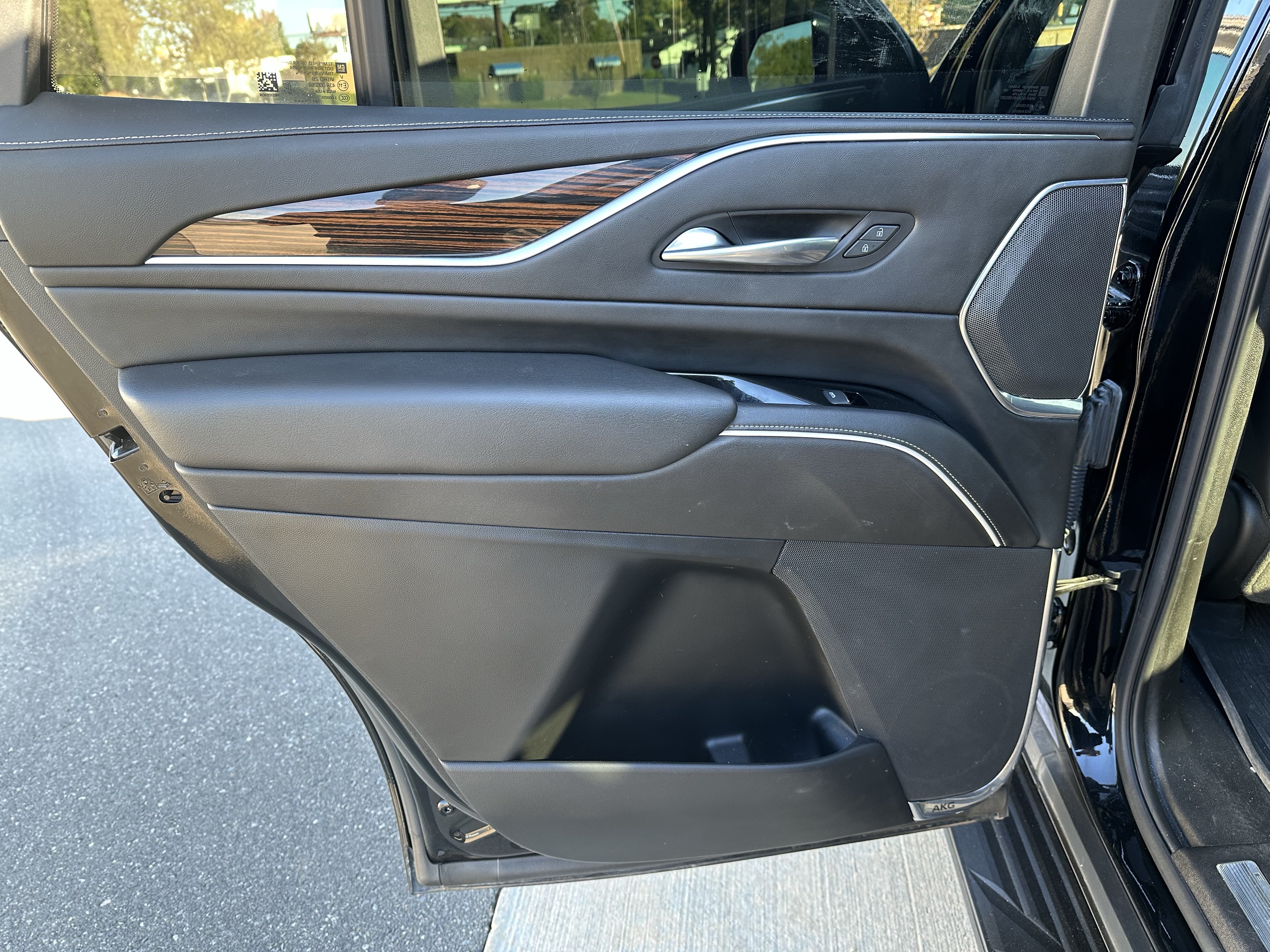 Used 2022 Cadillac Escalade Luxury AWD/4WD image 24