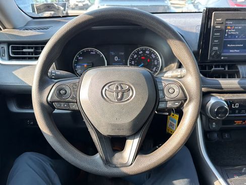 Used 2021 Toyota RAV4 LE AWD/4WD image 12